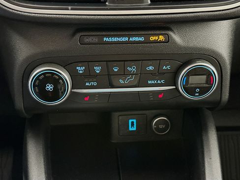 Used 2020 Ford Escape SE image 24