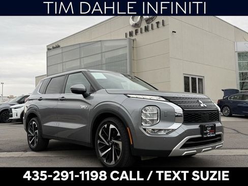 Used 2024 Mitsubishi Outlander SE image 1