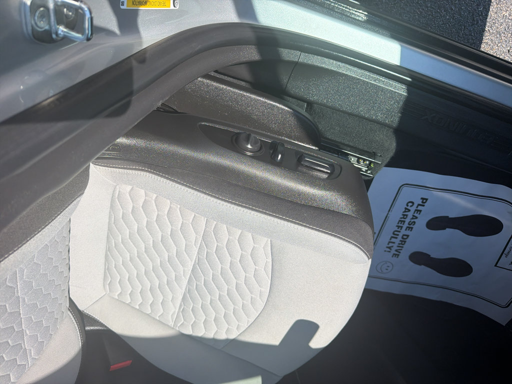 Used 2021 Chevrolet Equinox LS w/ LS Convenience Package FWD image 12
