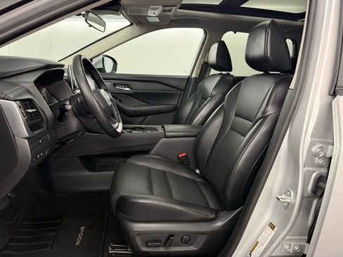 Used 2025 Nissan Rogue SV w/ SV Premium Package image 26
