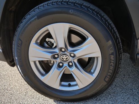 Certified 2025 Toyota RAV4 XLE AWD/4WD image 16