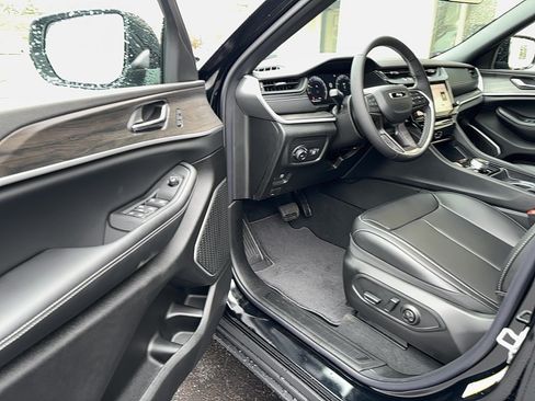 Used 2026 Jeep Grand Cherokee Limited w/ Limited Altitude Package AWD/4WD image 15