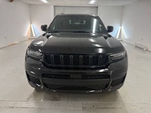 New 2025 Jeep Grand Cherokee L Altitude image 2