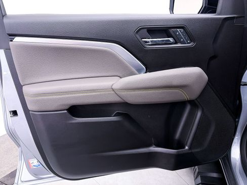 Used 2024 Chevrolet Colorado ZR2 w/ ZR2 Convenience Package III AWD/4WD image 18