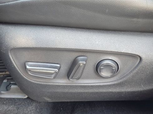 Used 2020 Toyota Highlander XLE AWD/4WD image 28