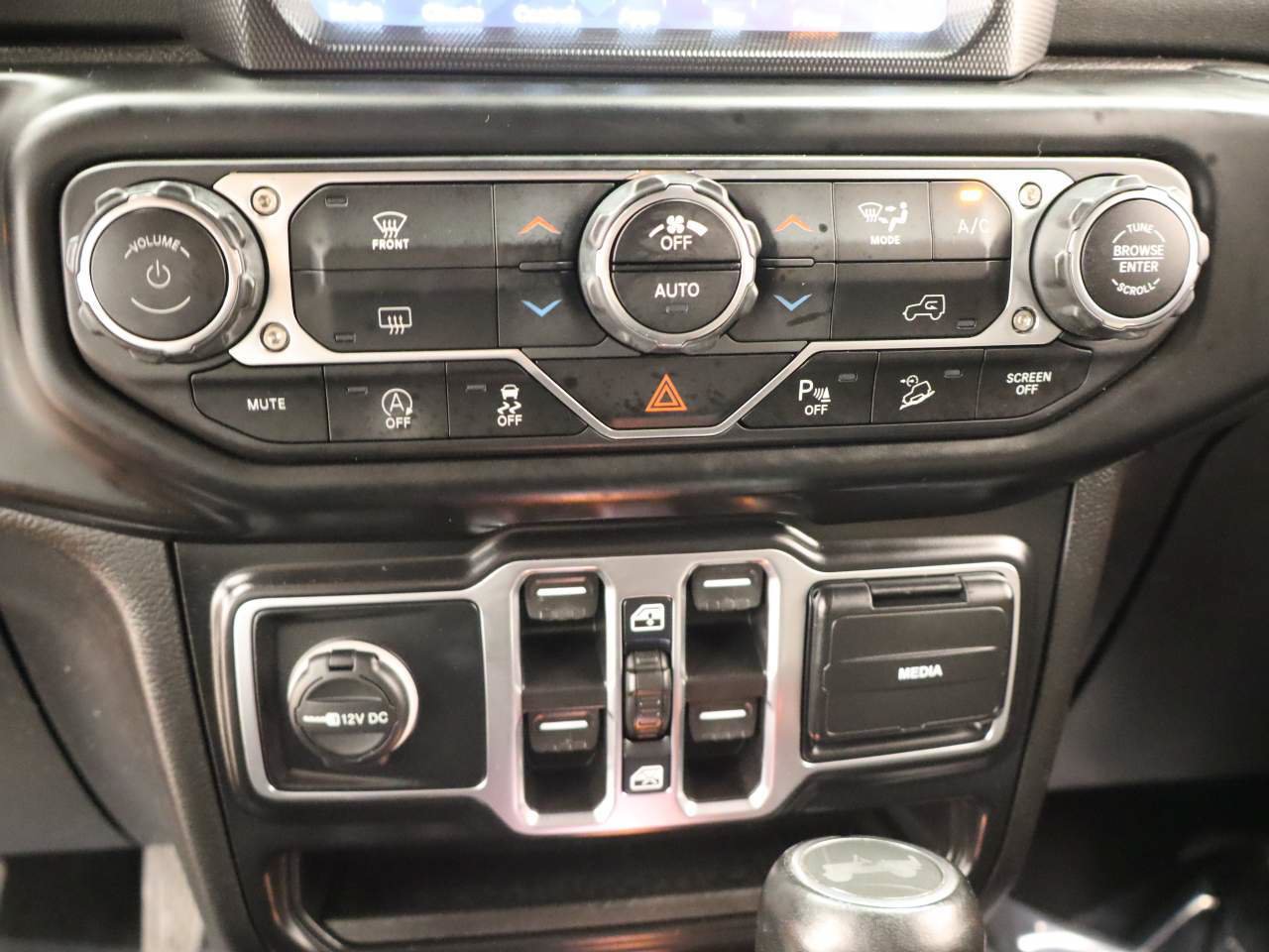 Used 2021 Jeep Wrangler Unlimited Sahara AWD/4WD image 10