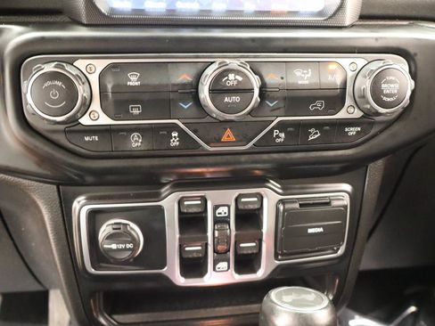 Used 2021 Jeep Wrangler Unlimited Sahara AWD/4WD image 10