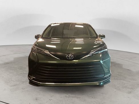 Certified 2024 Toyota Sienna XLE image 8