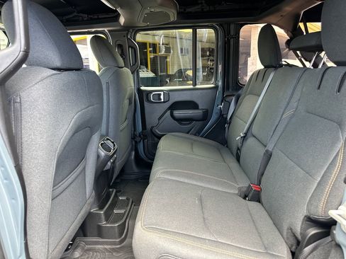 Used 2024 Jeep Wrangler Unlimited w/ Convenience Group AWD/4WD image 15