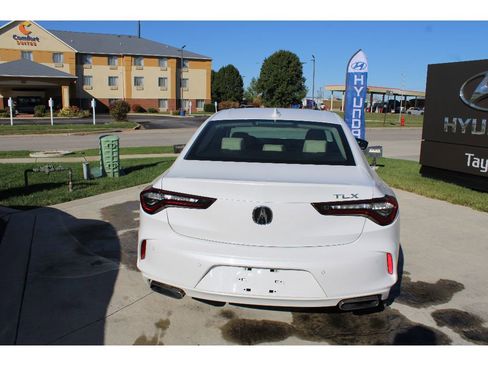 Used 2023 Acura TLX w/ Technology Package image 4