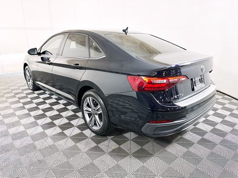 Used 2024 Volkswagen Jetta SE FWD image 5