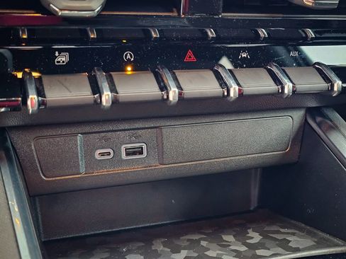 New 2026 GMC Canyon Elevation w/ Convenience Package image 24