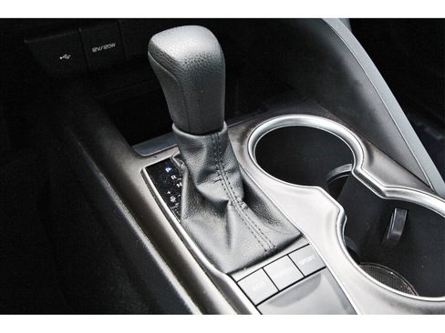 Used 2022 Toyota Camry LE image 24