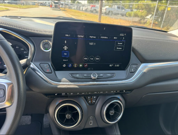 Used 2025 Chevrolet Blazer LT FWD image 16