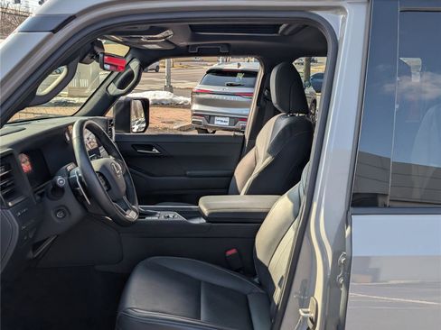 Used 2024 Lexus GX 550 w/ Accessory Package (Z1) image 18