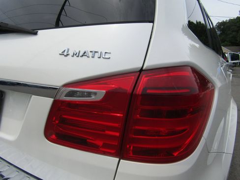 Used 2015 Mercedes-Benz GL 550 4MATIC image 9