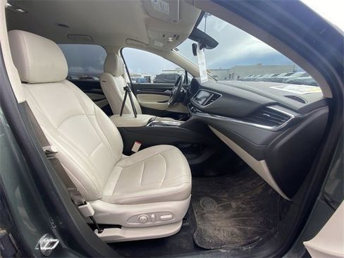 Used 2022 Buick Enclave Essence image 23