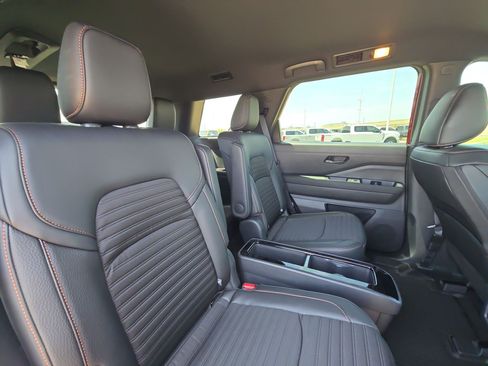 Used 2025 Nissan Pathfinder Rock Creek AWD/4WD image 31