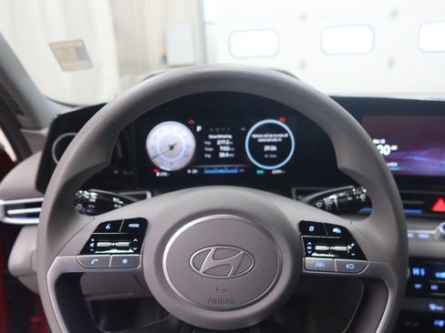 Used 2024 Hyundai Elantra Blue FWD image 16