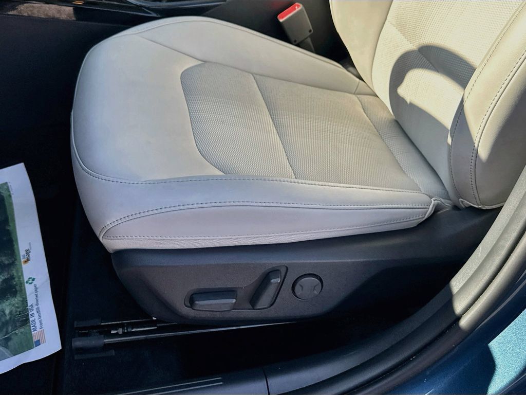 Certified 2025 Kia Niro EX FWD image 22