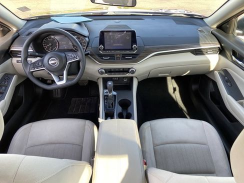 Used 2025 Nissan Altima 2.5 SV image 47