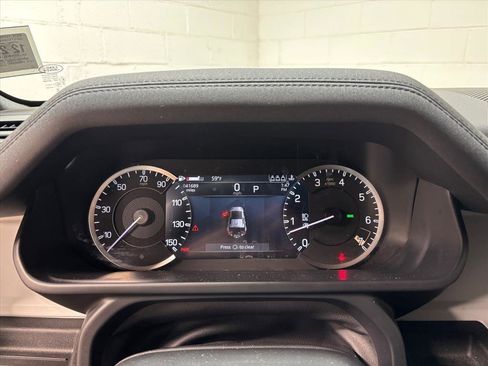 Used 2023 Land Rover Defender 110 SE image 15