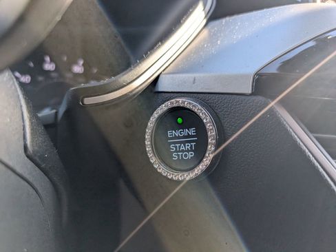 Used 2021 Ford Escape SE w/ SE Sport Appearance Package image 18