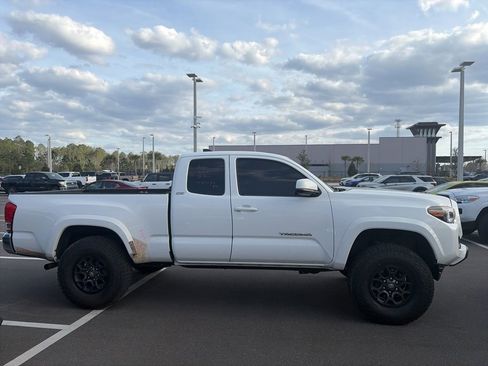 Used 2017 Toyota Tacoma SR5 w/ Tow Package image 2
