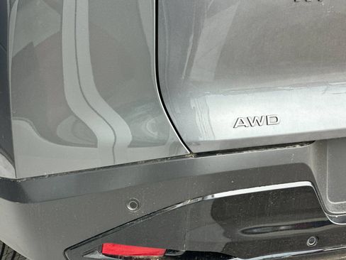 Used 2025 Nissan Murano SV AWD/4WD image 24