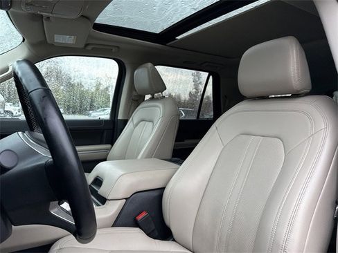Used 2022 Ford Expedition Max Limited image 12
