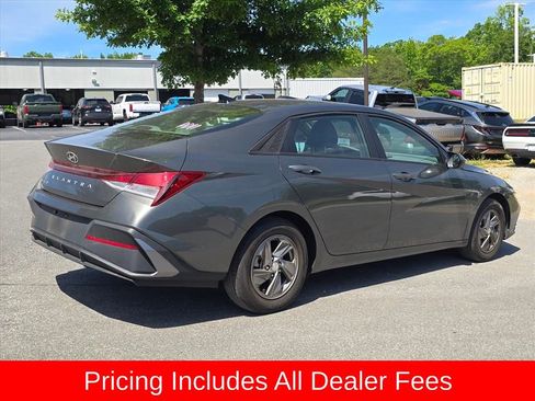 Used 2024 Hyundai Elantra SE FWD image 3