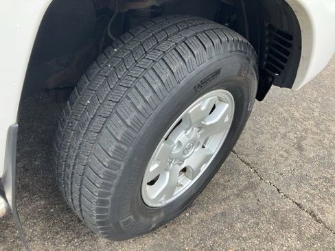 Used 2014 Toyota Tacoma 4x4 Double Cab w/ SR5 Package image 41