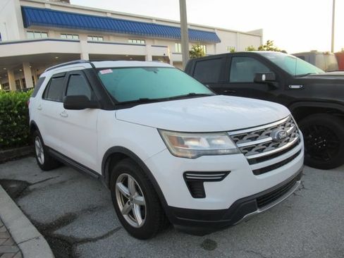 Used 2018 Ford Explorer XLT FWD image 1