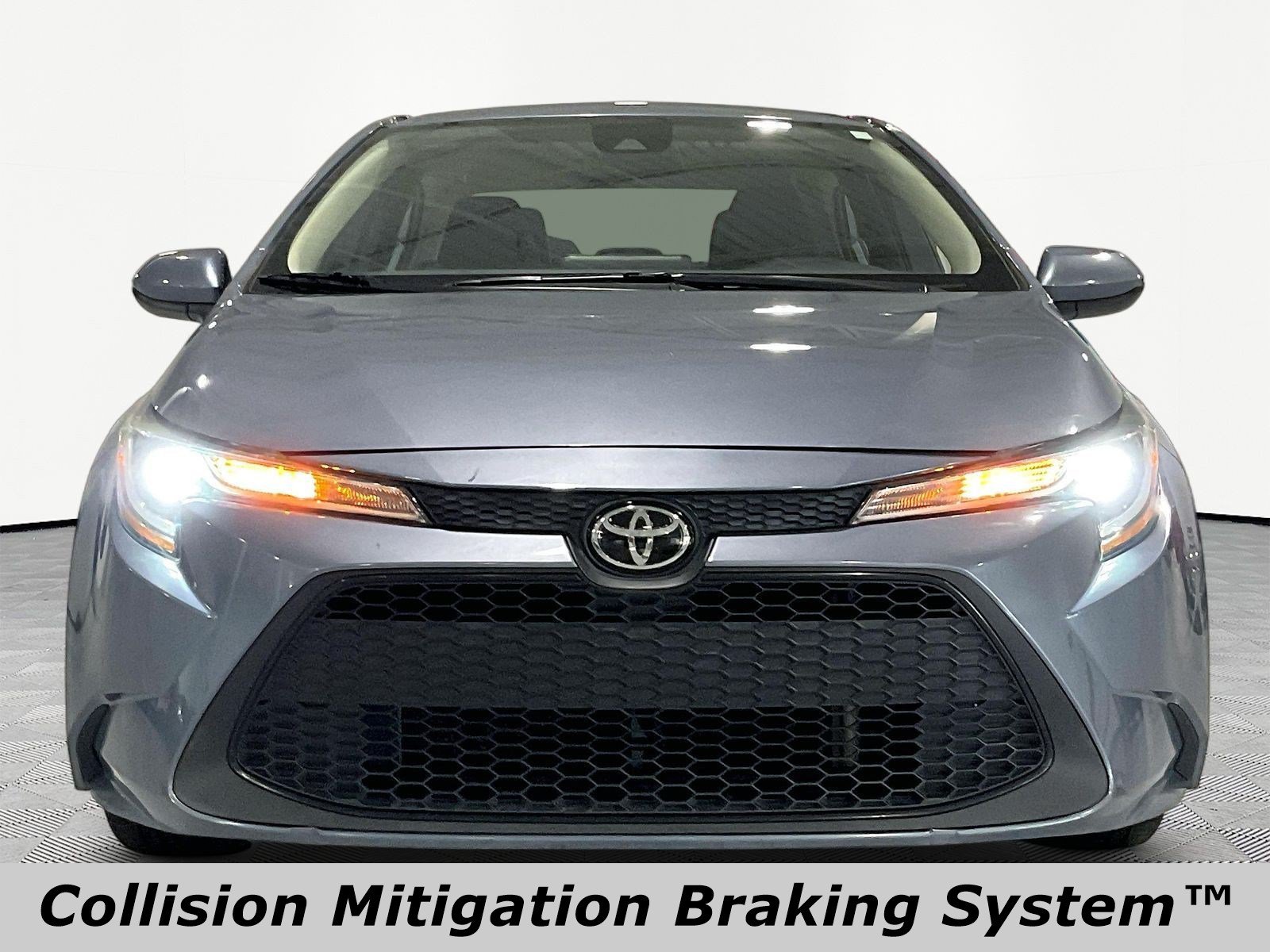 Used 2022 Toyota Corolla LE FWD image 2