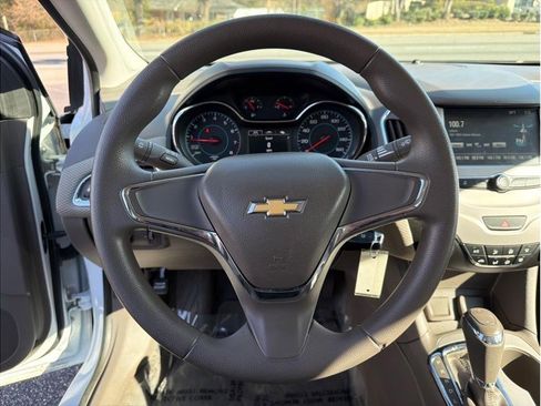 Used 2017 Chevrolet Cruze LS image 13