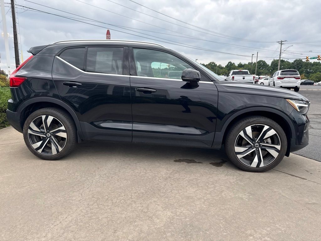 Certified 2025 Volvo XC40 B5 Plus w/ Protection Package Premier AWD/4WD image 4
