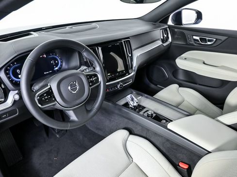 Certified 2025 Volvo V60 B5 Cross Country Ultra image 6