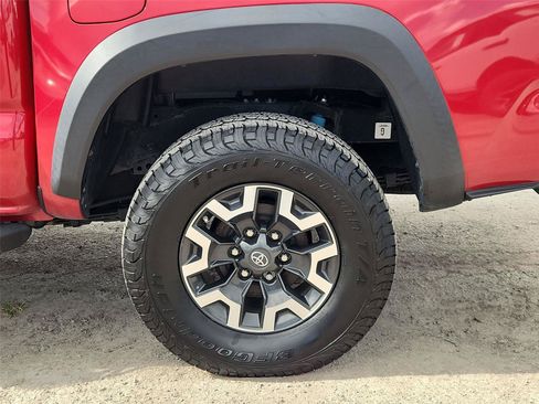 Used 2021 Toyota Tacoma TRD Off-Road w/ Technology Package AWD/4WD image 30