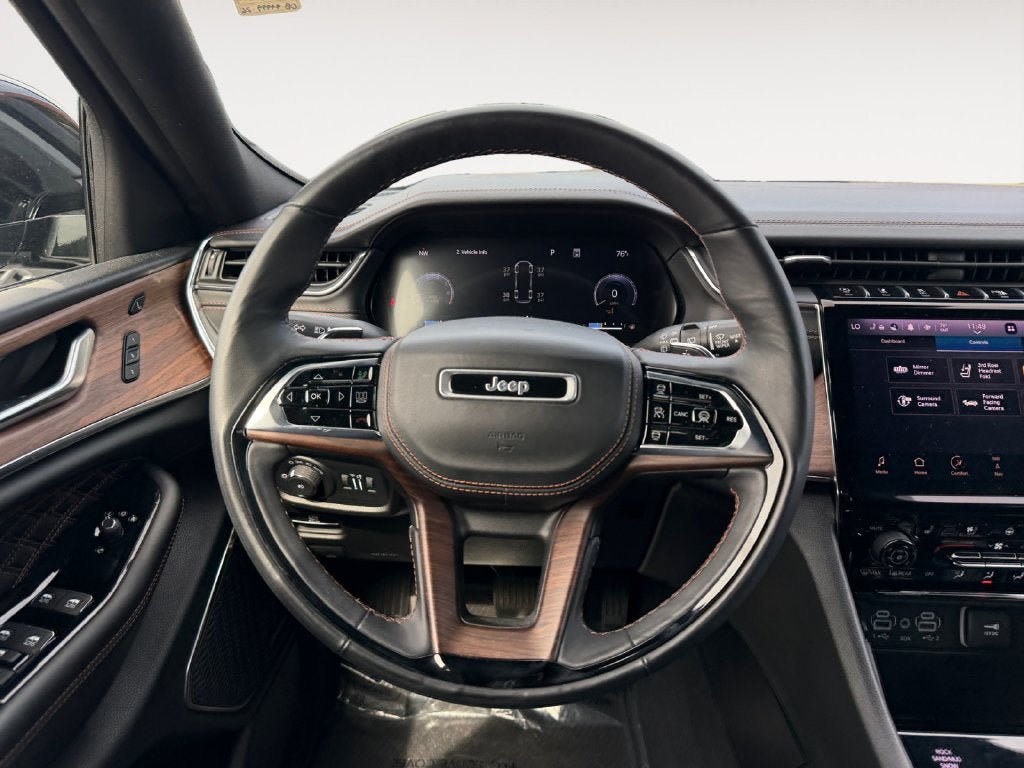Used 2023 Jeep Grand Cherokee L Summit AWD/4WD image 18