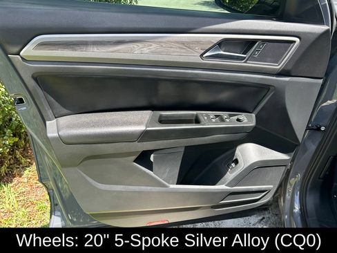 Used 2020 Volkswagen Atlas Cross Sport SE w/ Panoramic Sunroof Package FWD image 17