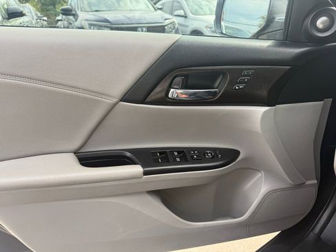 Used 2015 Honda Accord Touring image 17