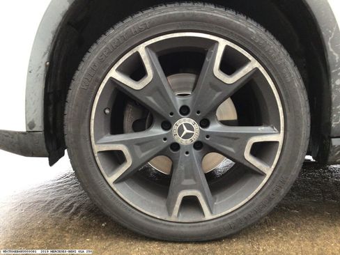 Used 2019 Mercedes-Benz GLA 250 SUV image 16