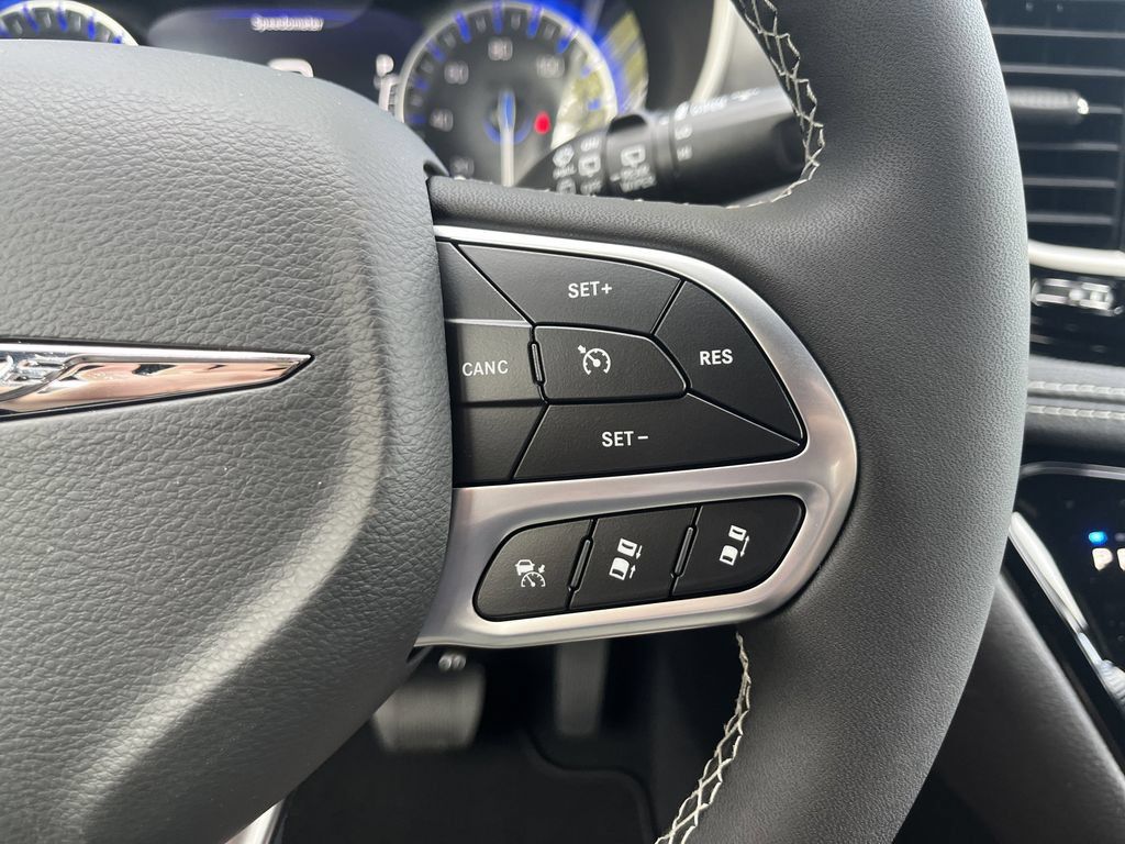 New 2026 Chrysler Pacifica Select FWD image 19