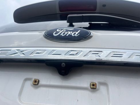 Used 2017 Ford Explorer Limited image 10