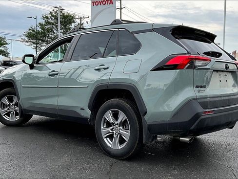 Used 2022 Toyota RAV4 XLE AWD/4WD image 4