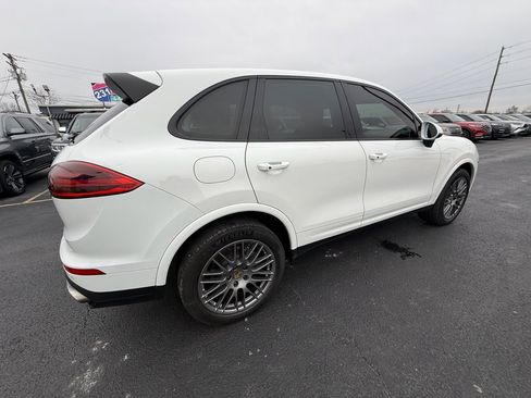 Used 2018 Porsche Cayenne Platinum Edition image 3
