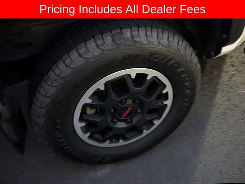 Used 2024 Toyota Tacoma TRD Off-Road w/ TRD Off Road Upgrade Package AWD/4WD image 9
