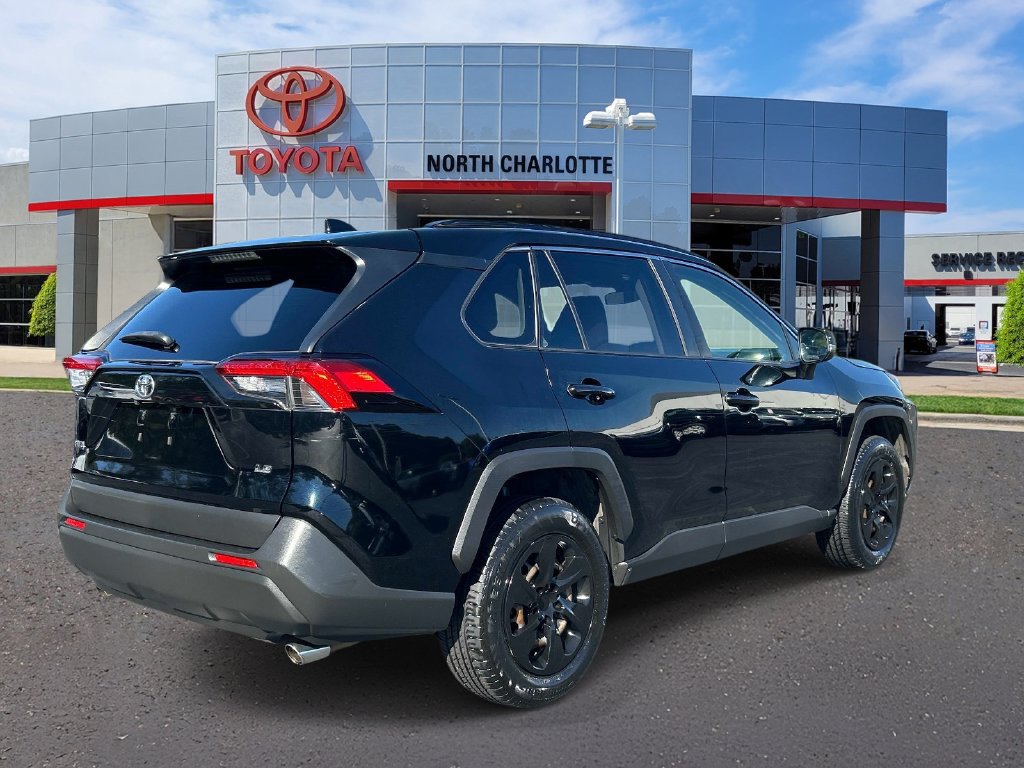 Used 2020 Toyota RAV4 LE FWD image 7
