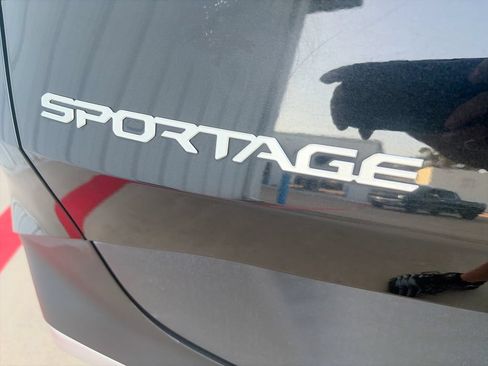 Used 2024 Kia Sportage LX AWD/4WD image 32
