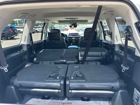 Used 2020 Lexus LX 570 4WD w/ Luxury Package image 38